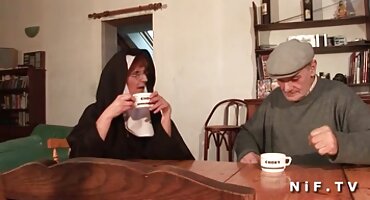 phim sex tue vy Penn Barb Barber lấy Tiktok của cô ấy và phim sexnhat bị con trai riêng của cô ấy đụ.