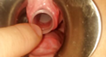 sex người Anh ta dùng tay đá vào sự phim sex hàn cương cứng.